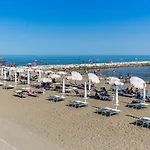 Pioppi Lido Altanea شقة كاوْرلي