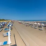 Pioppi Lido Altanea شقة